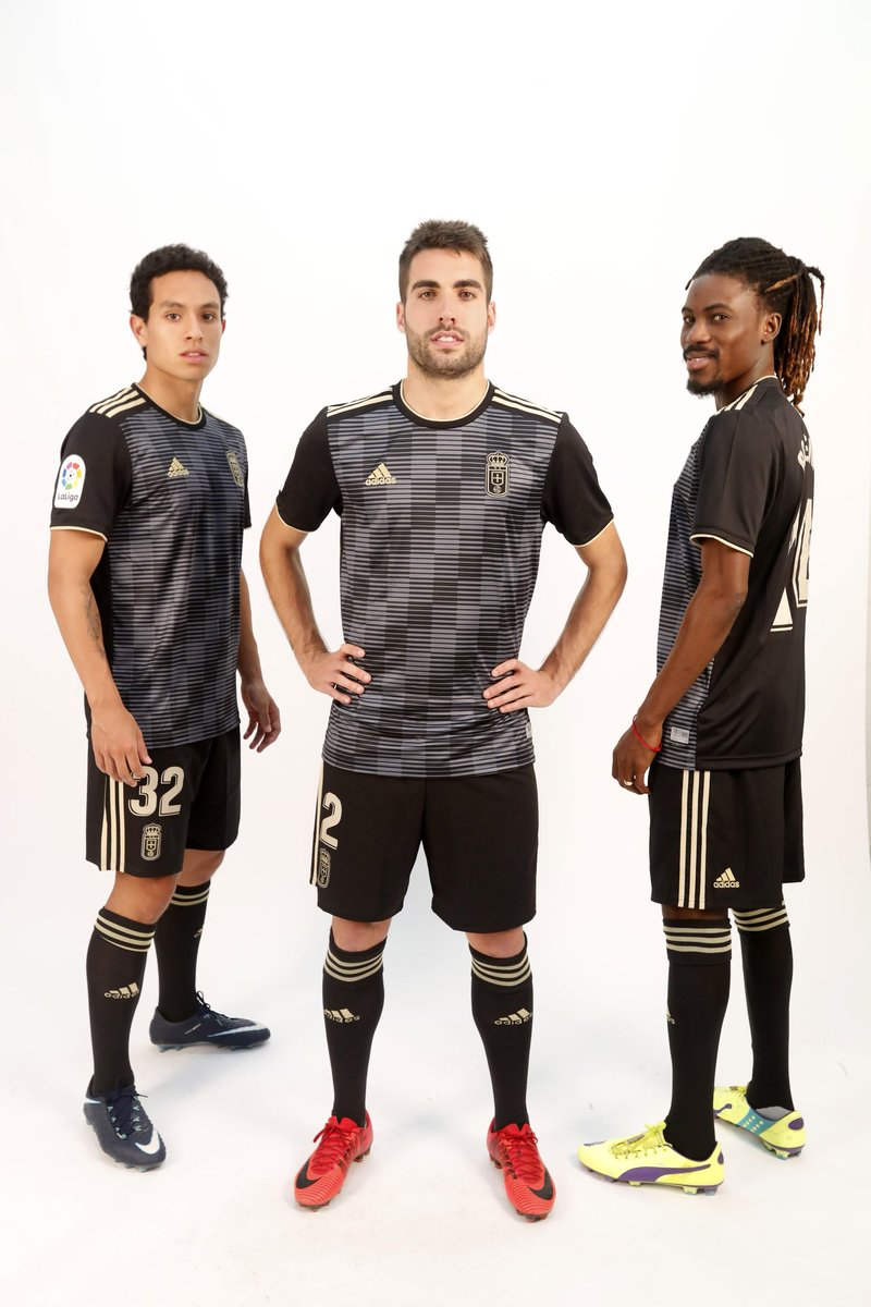 RealOviedo's tweet photo. Estas son nuestras equipaciones para la temporada 2018/19

¿Ganas de ver más? Mañana, todos los detalles

Próximamente en nuestras tiendas oficiales 💙🔜

#AdidasRO1819 #RealOviedo https://t.co/Kw2bakYRF7