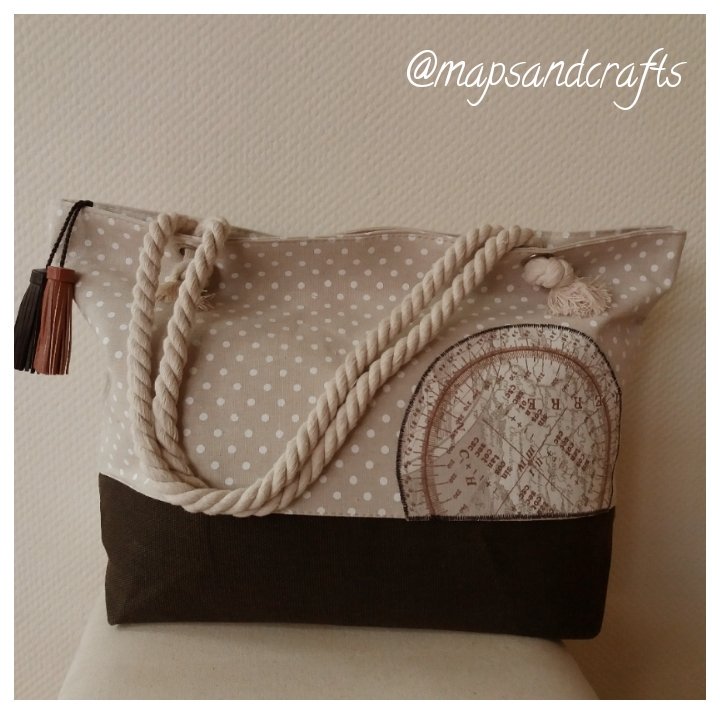 MapsCrafts's tweet photo. Preparando @MercadodMotores!! Y pensado en la playita! Se nota en el bolso, verdad? #bolsodeplaya #bolsodepiscina #bolsomaxiparaloquequieras #hechoamano #telademapas #arpillera #mapsandcrafts https://t.co/VuonFUSBKr