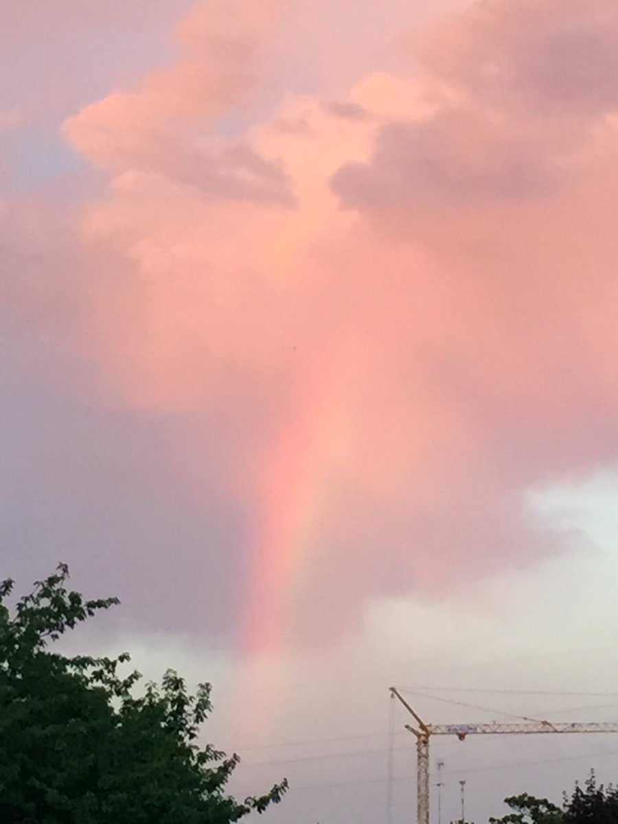 sweet_sauce's tweet photo. @CloudAppSoc A strange #rainbow is colouring my sky https://t.co/JquQH5ie2s