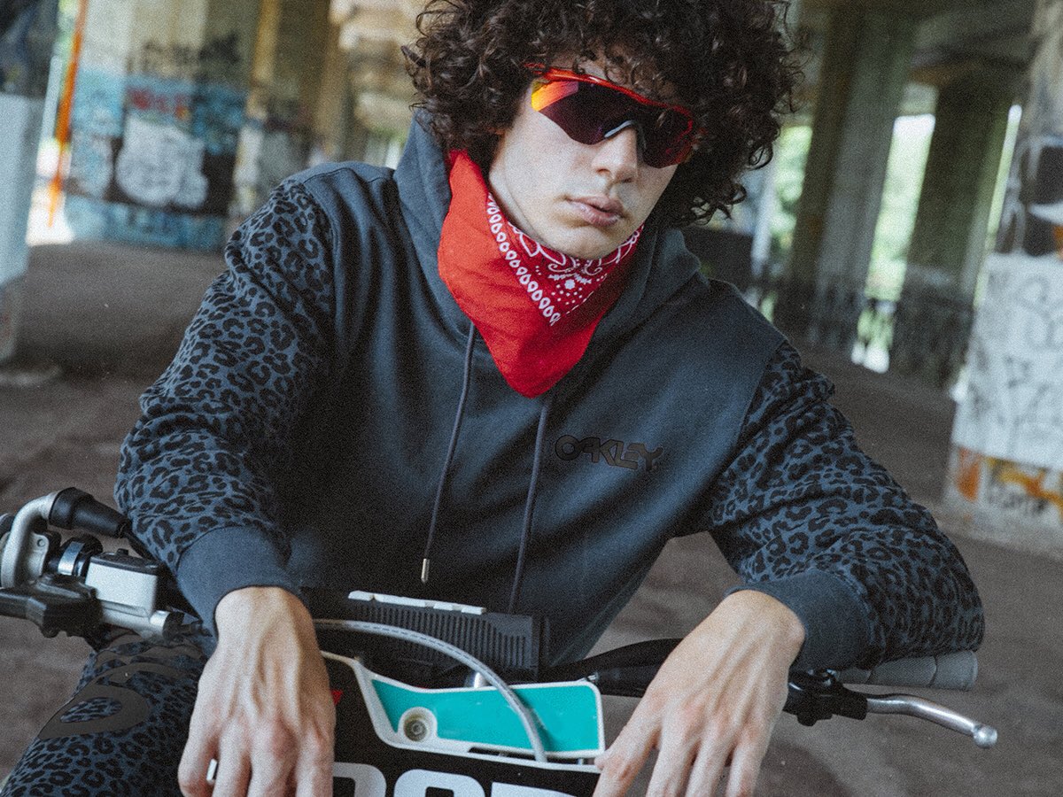 oakley's tweet photo. Back to bold. 
#ThermonuclearProtection 
-
https://t.co/cBOCFmJ0Aw https://t.co/oO7WwPCa8Z