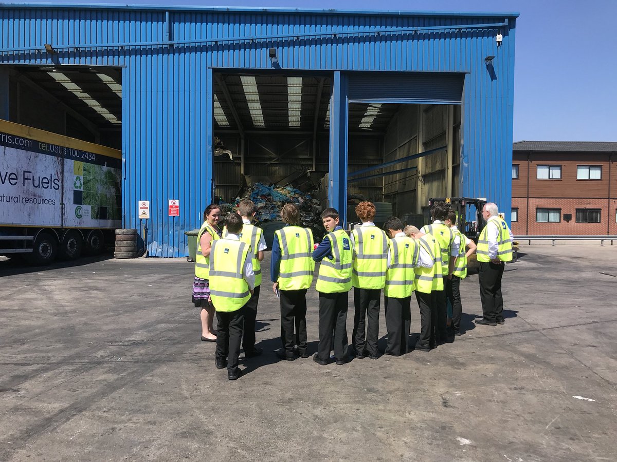 kingsmac's tweet photo. A very interesting visit to the Bagnall and Morris recycling plant with the King’s Weekly Newspaper team. We found out how our waste at King’s is disposed of and recycled. Keep an eye out for the video interview, written exposé and pieces in the Illustria. #EcoKings #KingsWeekly https://t.co/2JEUGEHue5
