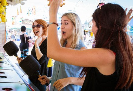 Summer is in full swing which means long sunny days, endless patios and epic festivals! Check out what's going on this month in #YEG: bit.ly/2lCCqdL #ExploreEdmonton