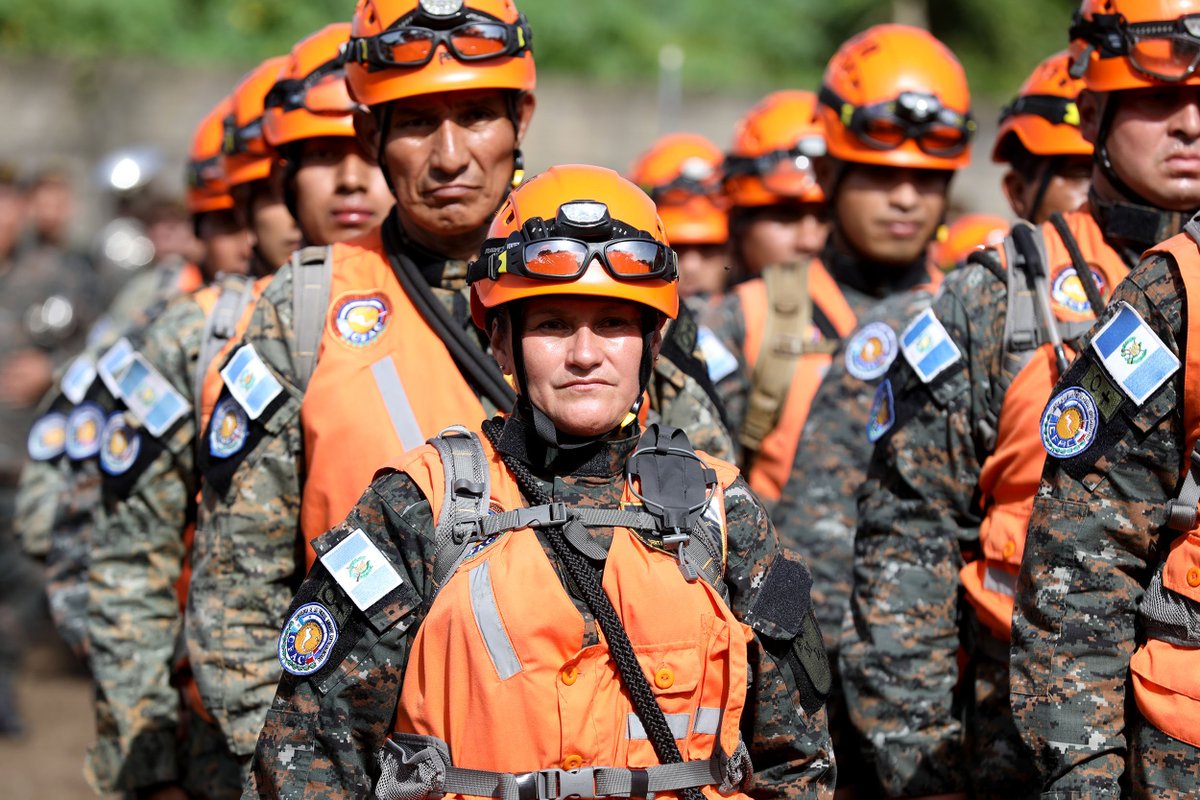 #EnVivo | Ceremonia de reconocimiento a las instituciones que participaron en apoyo humanitario y rescate en la tragedia de la erupción del volcán de Fuego ▶️ tinyurl.com/yamhj546