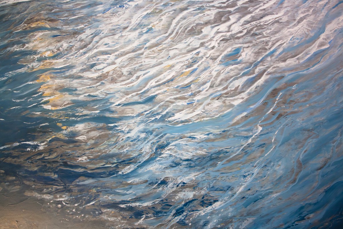 Artistchanda's tweet image. Up on the walls now, all set for tmro. See the light shimmer on these silvery panels, alive with washes, garnished with paint and etched to catch the light from different angles.