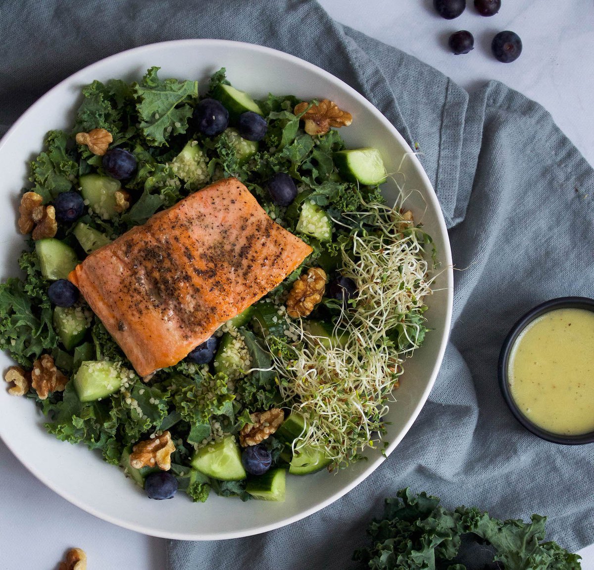 RECIPE: Ultimate Detox Salad with #kale, #blueberries, walnuts and trout. Courtesy of The Nourished Mind. refinedmagazine.ca/article/the-ul…