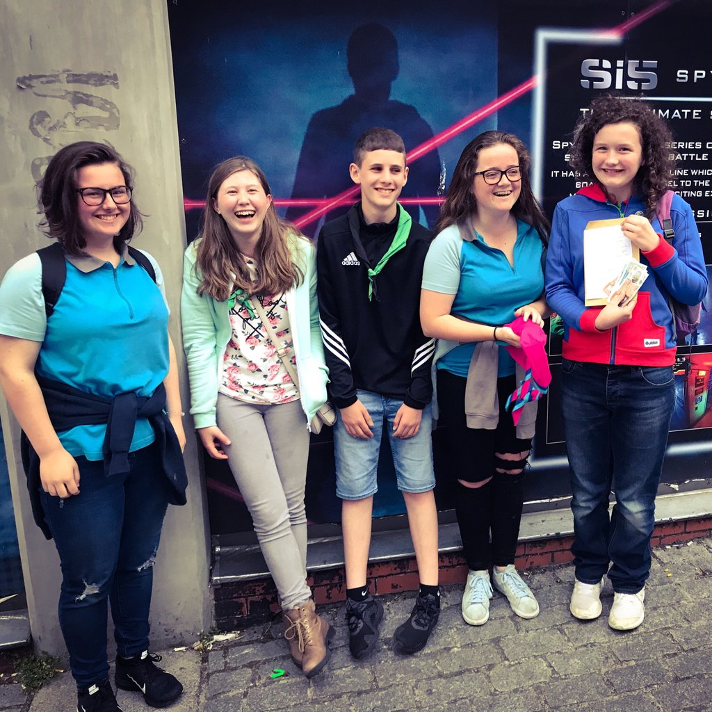 royalguards21's tweet photo. A massive shoutout to Belinda @SI5spymissions Croydon, who kindly and voluntarily donated towards the unit’s cause during a recent visit. She left before we could thank her. It was a great note to end the day on. #UK24WSJ #WSJ2019 #RoyalGuards @wsj2019 @ukcontingent https://t.co/UwYh7bp3Wb