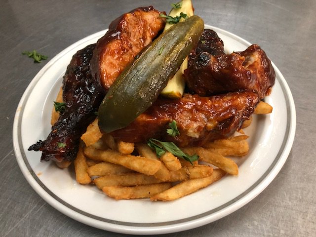 HectersKitchen's tweet image. Celebrate this upcoming #4thofJuly2018  by visiting Hecter’s Kitchen. Order some of our famous American dishes, such as the Hecter’s Famous Double Stack Burger, BBQ Ribs &amp;amp; Chicken plate, and Beer Battered Onion Rings. We look forward to celebrating this special holiday with you!