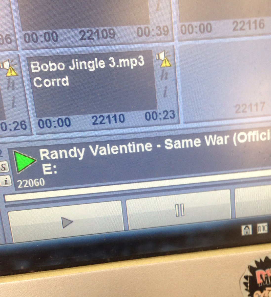 corrdtheseeker's tweet photo. Last year, @Amy_True snuck in w/ #Change to take the #SteppinRaizer song of the year.
This year @RV_TROOTS #SameWar looks like a strong contender to take this years crown... if u can think of a stronger contender, let me Kno. Tune in 2moro 2-4pm to #SteppinRaizer on @Ujimaradio https://t.co/tCLNmJhpdg