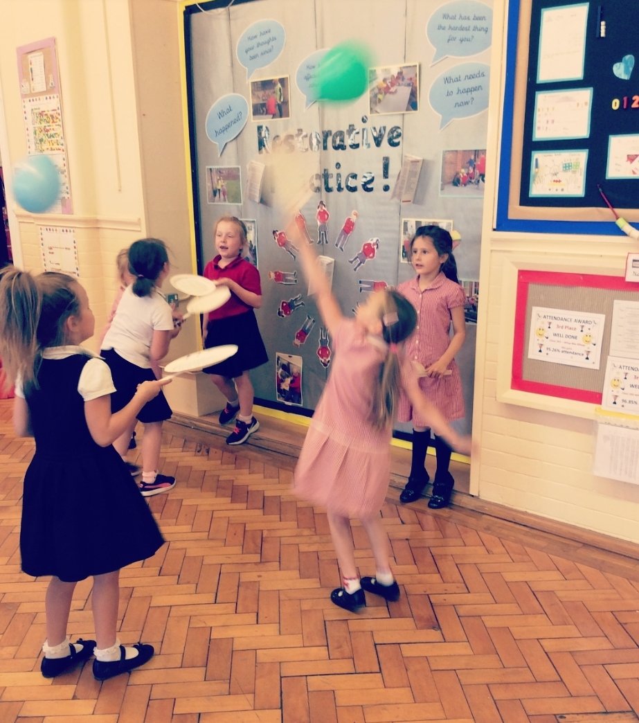 _Mrs_Starr_'s tweet photo. Celebrating the start of wimbledon with a game of balloon tennis! @haxbyrdprimary 🎈🎾 #makingaracket https://t.co/6YU7Wmz8Px