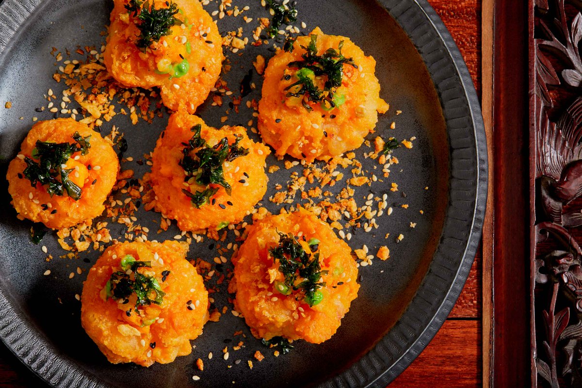 TrumpVancouver's tweet photo. This summer, try our Crispy Pacific Ocean Prawn - with Pumpkin and Salty Egg. #Mott32Van #Mott32 #TrumpVancouver #MaximalConcepts #Mott32International #Mott32Eats #FoodPhotography #CulinaryExperience #PacificOceanPrawn #VancouverEats https://t.co/gnSuC0GrdU