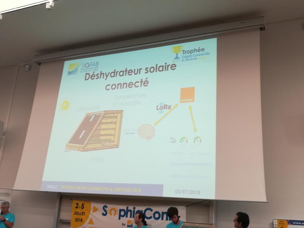 lucjuggery's tweet photo. @DryItYourself présente son désydratateur connecté aux #SophiaConf2018 @TelecomValley https://t.co/d2uTlDAi2N