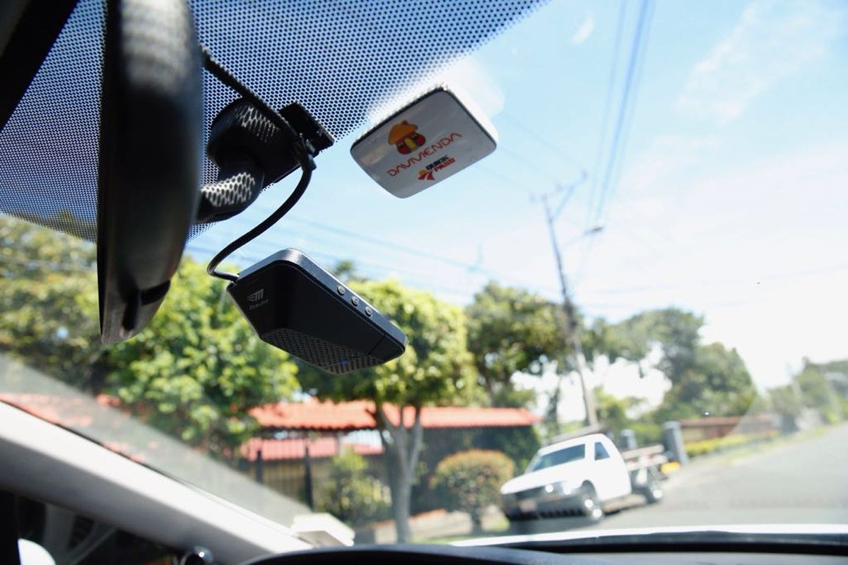 nacion's tweet image. Intel muestra dispositivo inteligente para prevenir accidentes en carretera dlvr.it/QZLnVx