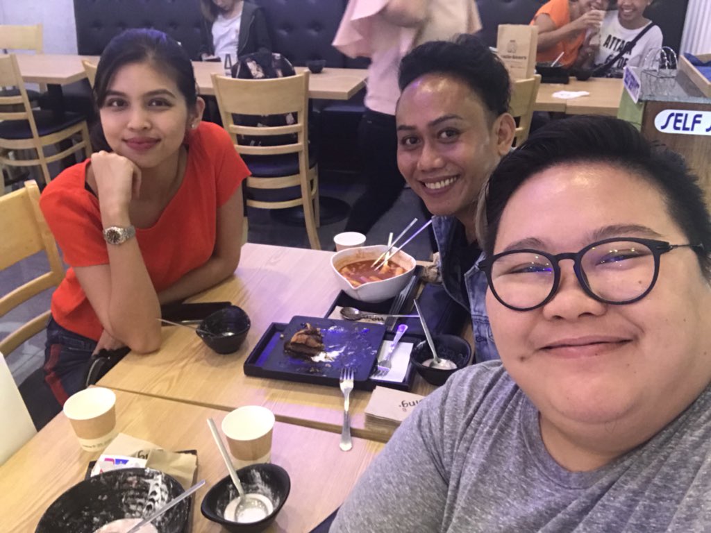 pat_05's tweet photo. sa “babaeng walang kalatuy-latoy” noon pero lumaban hanggang ngyon. kahit 3 taon ka na sa showbiz e, MAHIYAIN ka pa din. lagi mong sinasabi, PATCHYPIE DI KO TALAGA  KAYA YAN PROMISE pero nagagawa mo pa din sa abot ng makakaya mo.. basta dito lang kami para sayo.. SMILE ALWAYS. 🤗 https://t.co/uD2zQ2IpPX