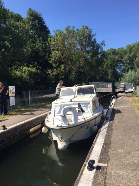 Ang_WaterwaysEA's tweet photo. A shout out to our #MechanicalAndElectricalEngineering or #MAndE colleagues who turned around #CardingtonLock repairs on the #RiverGreatOuse. First boat through today with lock operating as normal. A bit more testing tomorrow AM & normal self service will resume notice2follow. https://t.co/sR7rp0jZFW