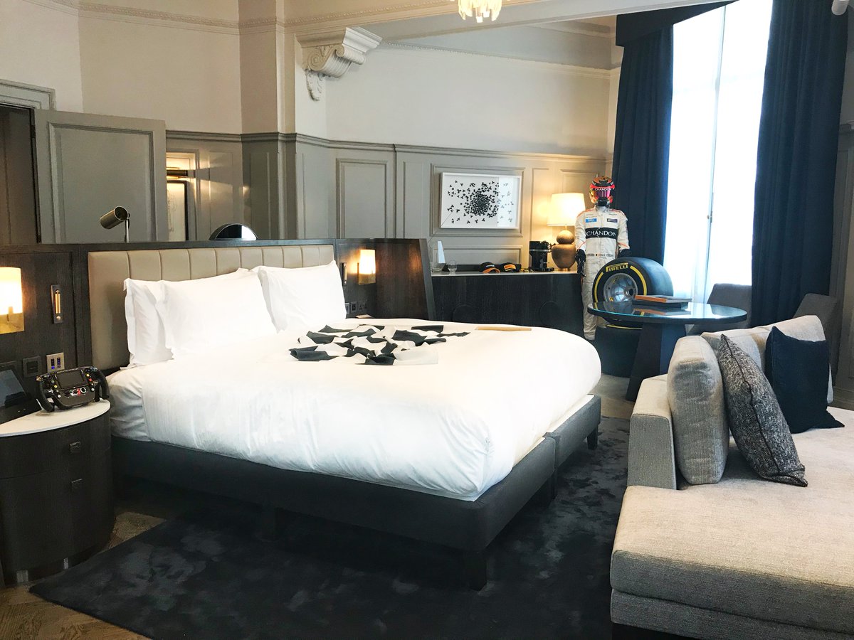 McLarenF1's tweet image. Get into the Silverstone spirit with a stay in this awesome McLaren themed suite at the @TrafalgarSW1 courtesy of our friends at @HiltonHonors: mclrn.co/HiltonGBStay #BritishGP 🇬🇧