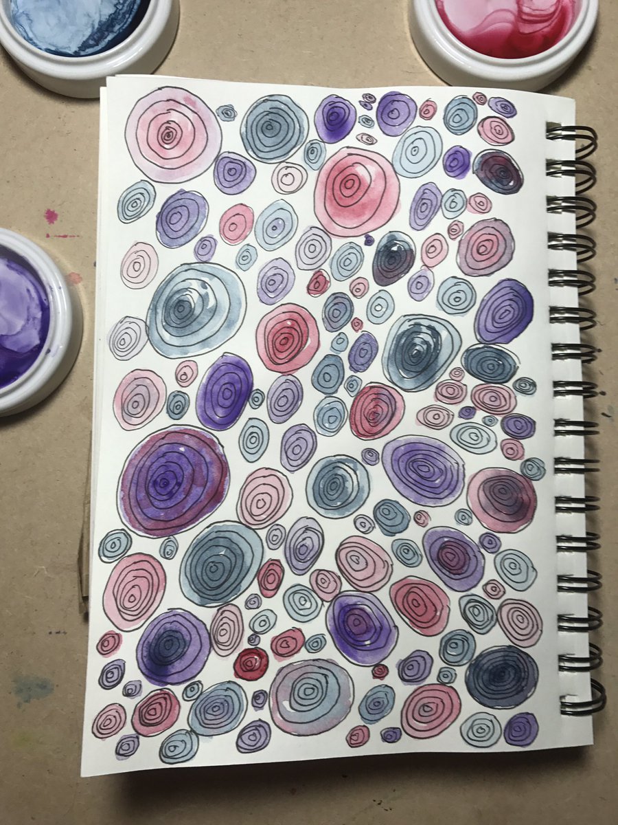 bjornsen91's tweet photo. Day 6 of #30DaysOfPatterns Playing with circles and #watercolor today. #art #sketchbook https://t.co/6gDmMNBY19