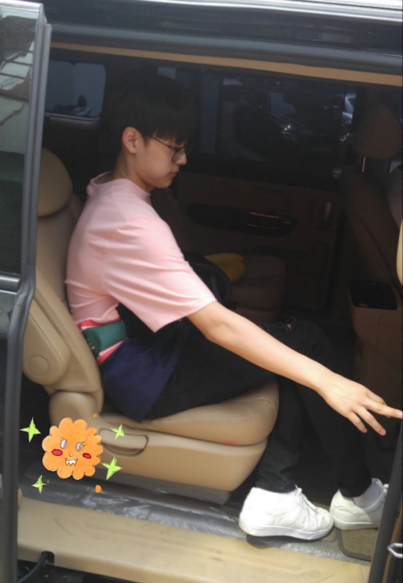 doublechick0102's tweet photo. เป็นผู้ชายสูง180ที่น่ารักที่สุดในโลก ปุ๊กปิ๊กไปหมด ;-; https://t.co/Crx9xIVL9z