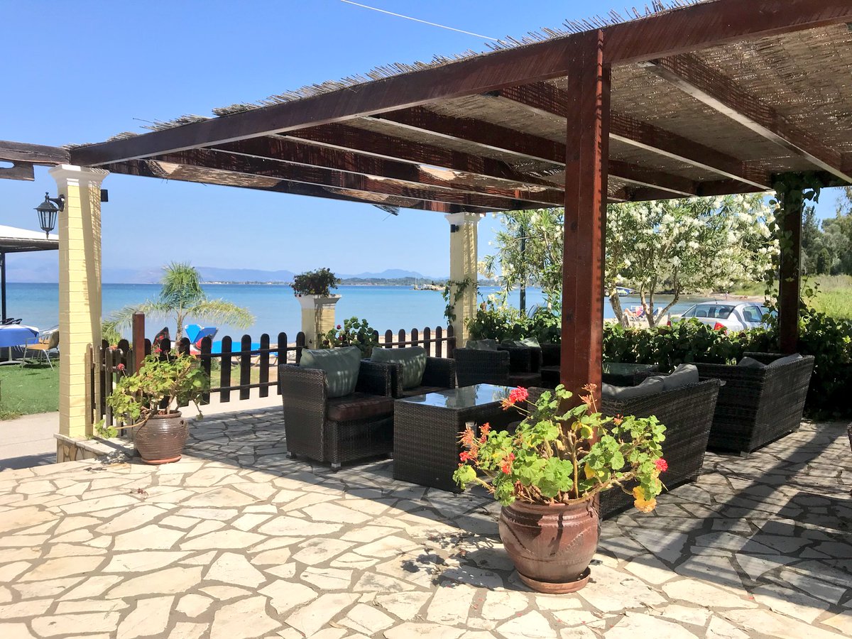 viaggiaescopri's tweet image. Quelle giornate in cui fai di tutto per calarti nel ritmo di vita locale... #Corfù e io che accarezzo gli ulivi 😜
#Grecia 
#visitgreece #visitcorfu