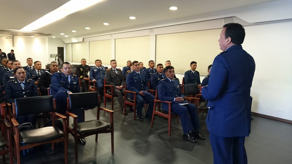 FuerzaAereaEc's tweet photo. En la #AGA se inauguró el Curso #PREVSIS con personal de @FFAAECUADOR y una delegación de la Fuerza Aérea del Perú, esta capacitación busca obtener las competencias necesarias para realizar una mejor gestión utilizando herramientas proactivas en temas de seguridad. https://t.co/IGD5RLN0ST