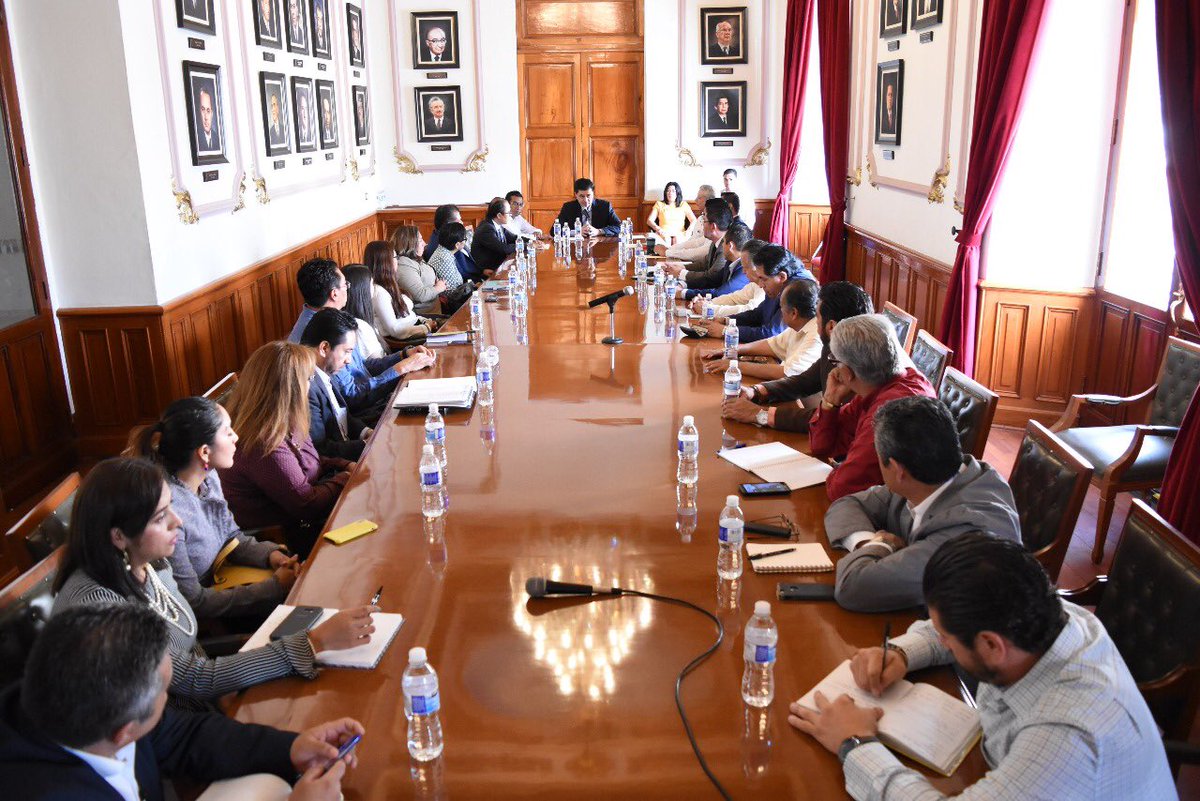 RogelioFrancoC's tweet photo. Reunión de trabajo con los Subsecretarios y Directores de la Secretaría de Gobierno.

Redoblando esfuerzos en favor de los veracruzanos. https://t.co/A0mibefHGn