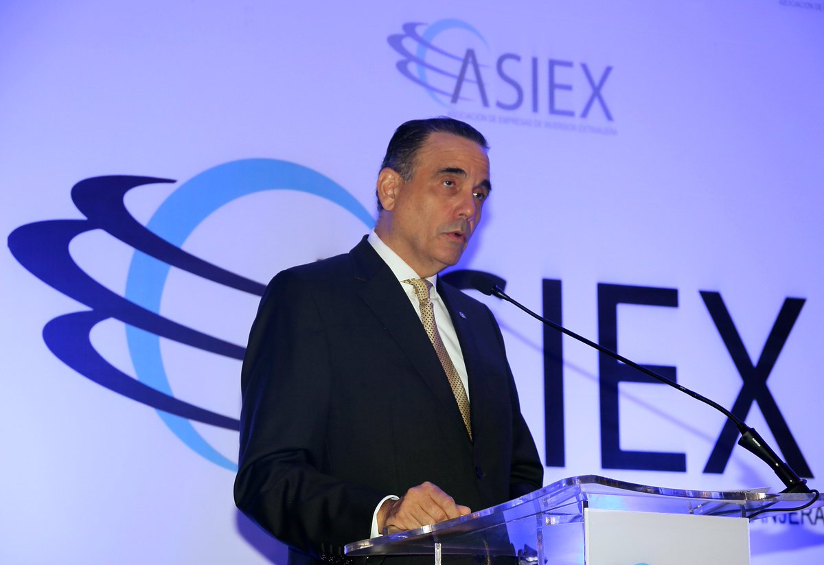 CONEP_RD's tweet photo. En la presentación del #EstudioASIEX se dieron a conocer importantes datos sobre el impacto de la inversión de capital extranjero en nuestro país.

La  @Asiex_RD, es el gremio empresarial que representa las empresas extranjeras de capital invertido en RD. https://t.co/SBWjOu6rAI