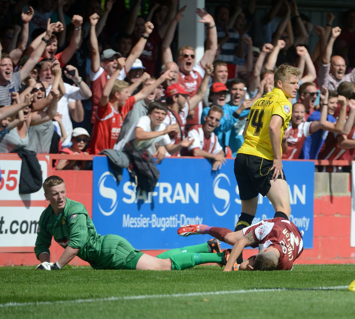 JonPalmerSport's tweet photo. England number 1 Jordan Pickford made his Football League debut, for Burton Albion, at Cheltenham Town on August 3, 2013, beaten by @JamieCuro (18) and Byron Harrison (32), but the Brewers hit back to draw 2-2 #ctfc https://t.co/SZhwEnAgvm