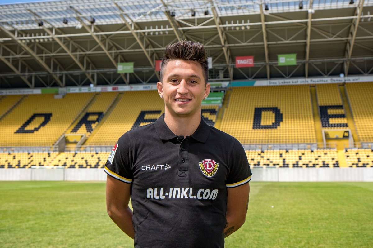 bundesliga_br2's tweet photo. Baris Atik é o mais novo reforço do Dynamo Dresden, o meia-atacante tinha seus direitos vinculados ao Hoffenheim e assinou por quatro temporadas com os amarelos https://t.co/ycuNqcXn4R