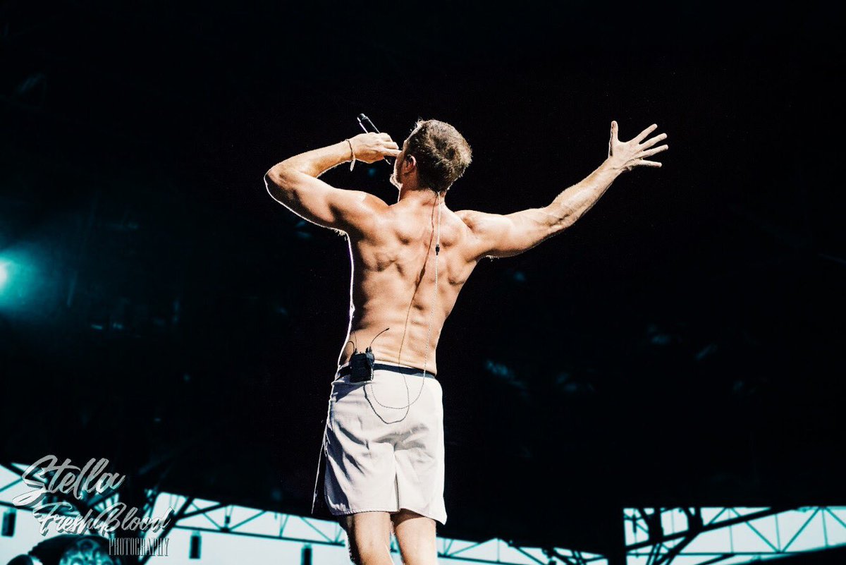 stellaaurielle's tweet photo. @Imaginedragons ✨✨✨ https://t.co/R5eF1fepMQ