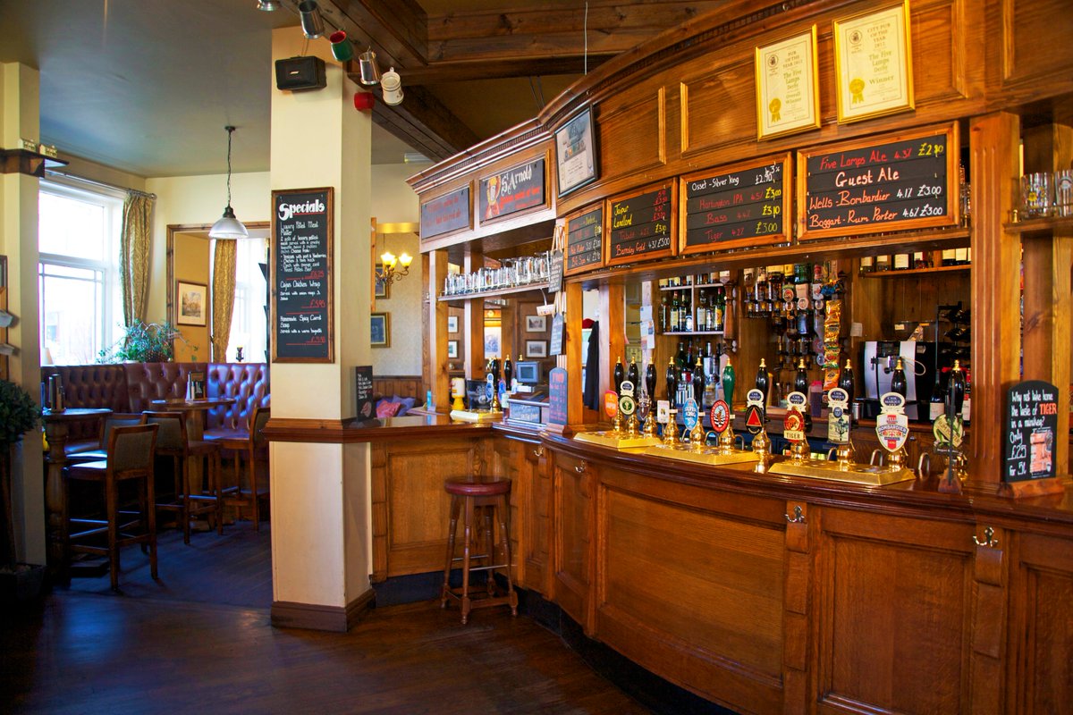 Who is enjoying this fantastic weather? Why don't you pop in to the Five Lamps for a cold refreshing pint?