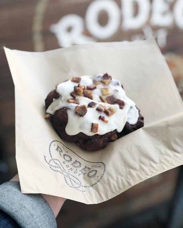 RodeoDonut's tweet photo. We don’t mean to brag, but this Apple Bourbon Bacon fritter is everything #rodeodonut #tuesdaymotivation #fritters #seattlefood #okaywedomeantobrag https://t.co/CNRwCg4yV1 https://t.co/eNfWNeJQ11