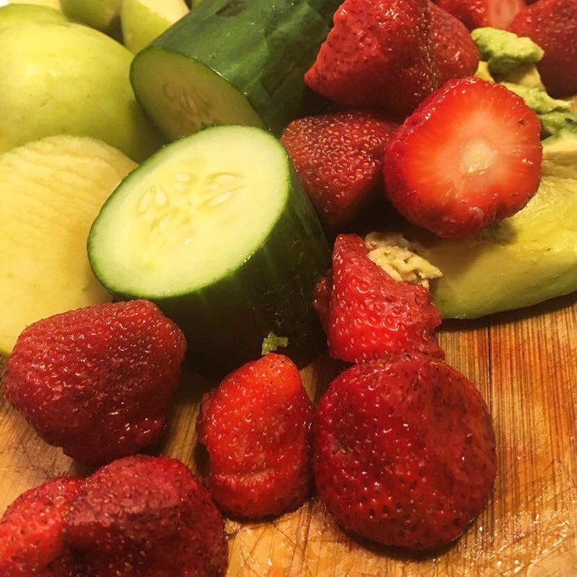 KitchenSprout's tweet photo. #Paleo .@BrevilleCanada #Juicing #Watermelon #Cucumber #Strawberries #Avocado #Apples #HomeChef #DelecatableDelights #Delicious #Fresh #Foodie #Foodpics #Foodporn #Celebrate #PatrioticWeek #Canada151 #FourthOfJuly #NorthAmerican #OneLove❤️🇨🇦🇺🇸
#CheersFromToronto🥂🇨🇦🥂 https://t.co/Cw633lsEup
