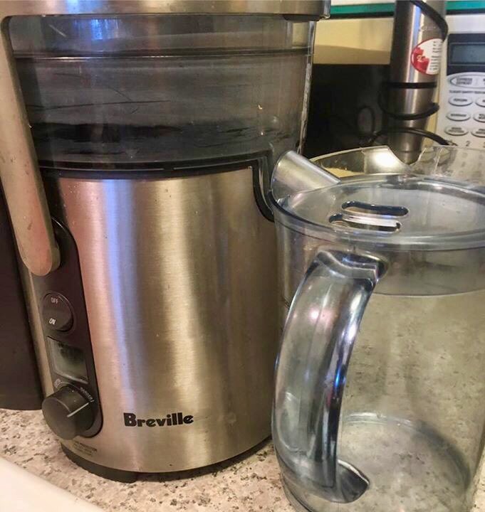 KitchenSprout's tweet photo. #Paleo .@BrevilleCanada #Juicing #Watermelon #Cucumber #Strawberries #Avocado #Apples #HomeChef #DelecatableDelights #Delicious #Fresh #Foodie #Foodpics #Foodporn #Celebrate #PatrioticWeek #Canada151 #FourthOfJuly #NorthAmerican #OneLove❤️🇨🇦🇺🇸
#CheersFromToronto🥂🇨🇦🥂 https://t.co/Cw633lsEup