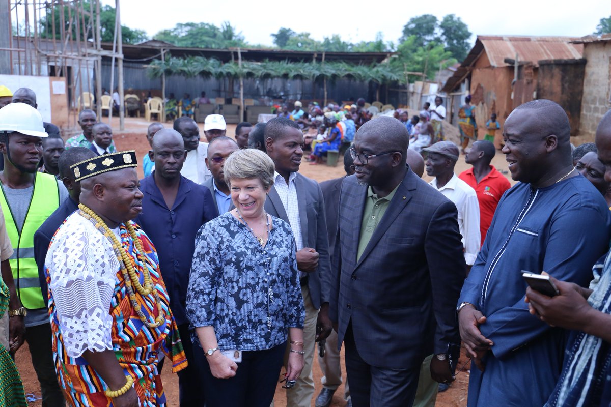 AmbUETogo's tweet photo. Visite ce matin du site du château d'eau de Badza en compagnie du ministre de l'Eau et de l’Hydraulique villageoise. Bel accueil des populations qui attendent avec impatience la fin des travaux prévue dans quelques semaines. @GouvTg https://t.co/2Rn9JtbBEM
