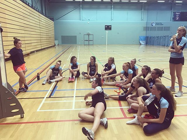 UWNetball's tweet photo. @severnstars U17 NPL players giving their brains π§ a workout as well as their bodies! πͺπ»ππ #scenarios #mindandbody #problemsolving #thinkingplayers @universityarena @arcticspasuk @sportmizuno https://t.co/PWzJvxjRq8 https://t.co/Fd9At7oUIM
