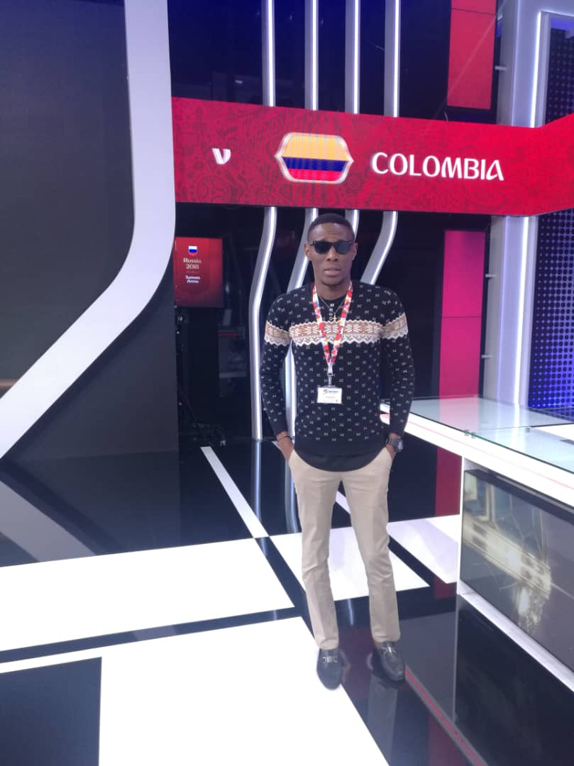 DStv_Ghana's tweet image. Join Benji (MVP Sawadinho) on the #PidginCommentary for #COL vs #ENG right now on SS3 on your World of Champions. 
To access commentary in Pidgin, press the OPTIONS button on your Explora remote, select Language on your screen, and swipe to the third option. 
#COLENG #WorldCup