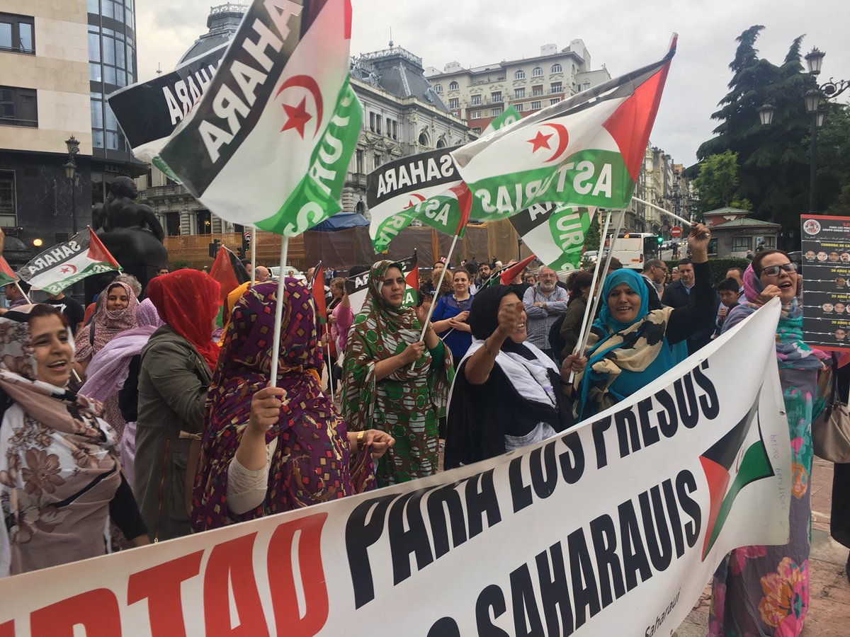 Ellas, siempre al frente en la lucha de su pueblo. 💜✊🏾 Hermanas saharauis, toda nuestra solidaridad y admiración. #SaharaLibre