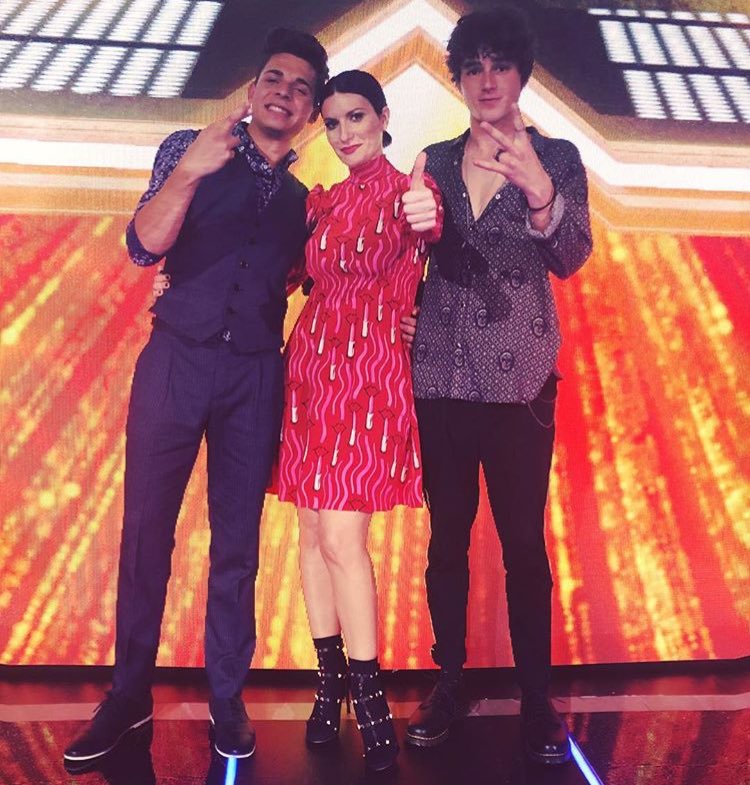 QuotesPausini's tweet photo. .@LauraPausini en la pasada gala de @FactorXTV junto a @polgranch y @samuelh_oficial 👏🏼😍 #FXLive4 
Dress: @MaisonValentino https://t.co/qvU7SMYCWa
