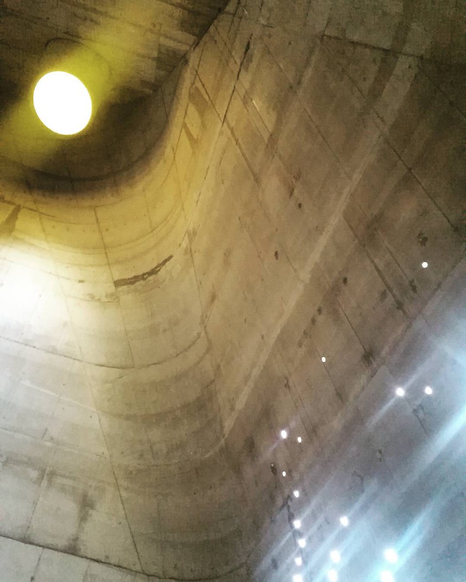 Belle photo en contre-plongée à l'intérieur de la Nef de l'église Saint-Pierre 😊😊 ! Merci à michaelmichal 📷
 instagram.com/p/BjNeFfBBYml/