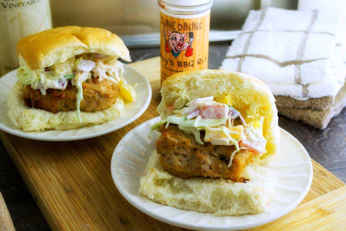 foodspacetech's tweet photo. RT @SeductionRecipe: Previously in our blog: Jerk Chicken Burgers with Tropical Fruit Slaw #CookoutWeek https://t.co/1nQZTcVdbO #recipe #yummy #foodblogeats https://t.co/HzR997hhoR