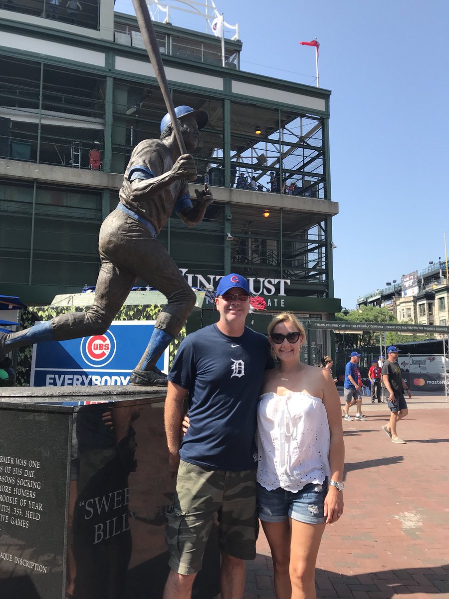 katie76green's tweet image. Having a great time in Chicago! Great day @Cubs game with @cox5029 . #anniversary #WrigleyField #lovehavingfun