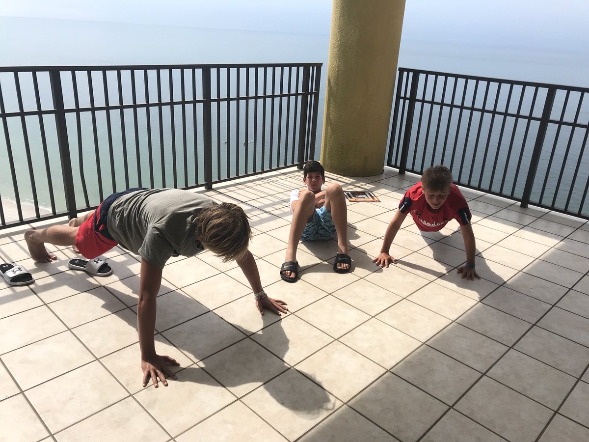 warriorgameapp's tweet photo. Workout with a view 
https://t.co/Gsim2fPJuH 

#warriorboardgame #fitness #youthsports #compete #brosesh #functionaltraining #beyourbest #livingmybestlife #beachworkout #beachlife #trainlikeawarrior #burpees https://t.co/LjM81qqPuL