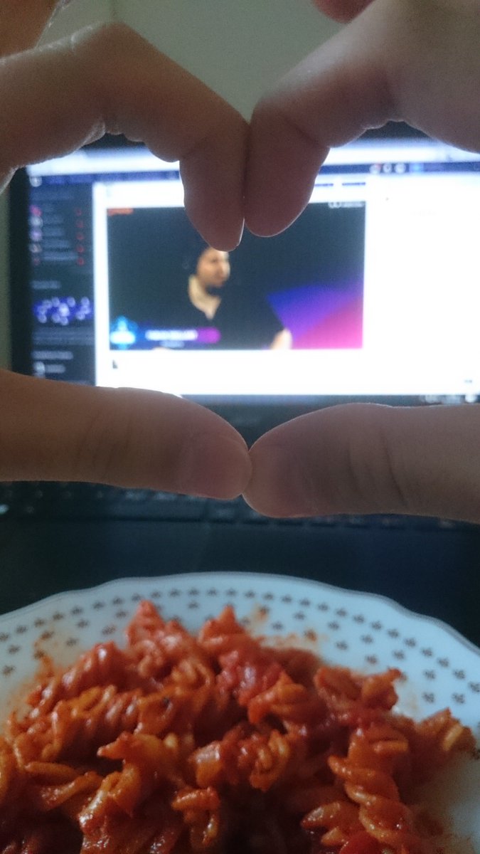 AtExbla's tweet image. #99ESLOne Frag nicht wie. @V3n0mTV HYPERS