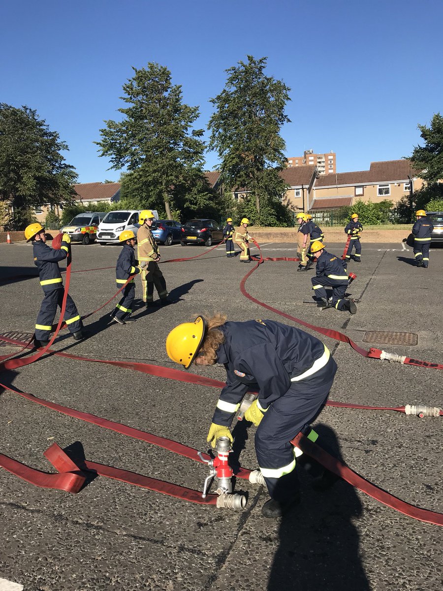 Lynsmc31's tweet photo. A huge thank you to @Tyne_Wear_FRS West Denton Fire Cadets who made me very welcome tonight! I observe a drill that would put most ops crews to shame and privileged to present a certificate to Tamsin. Well done to everyone involved! #futureFF #firefamily @TWFRS_CFO @Kas1691Ks https://t.co/BNslnFgopu