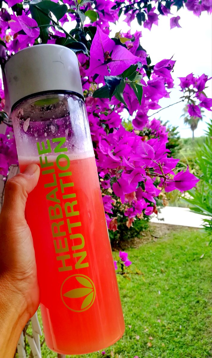 enevainlove's tweet photo. E con il caldo l'alimento piu'gustoso qual'è ?
Per me il cocomero. , Allora mega infuso con estratto di cocomero  e un po di ghiaccio ..
Ve lo consiglio é libidinoso ❤️, baciiii a tutti voi ! 
#herbalife https://t.co/XNLL5UPUBk