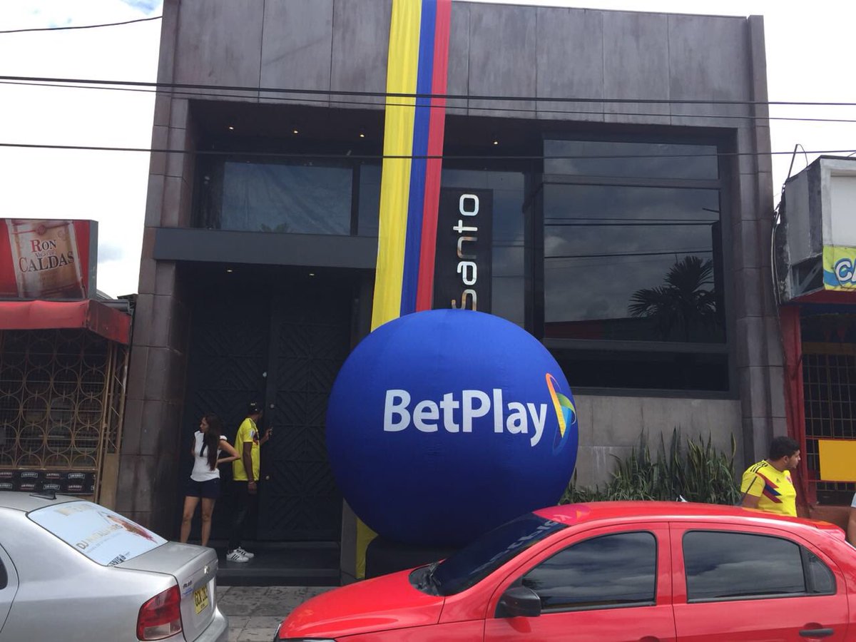 consuertemeta's tweet photo. @consuertev y @BetPlayCO acompañando a los hinchas de @MiSeleccion_ @PaloSanto_Club #PAMAYTE #ElBurguesPub #ColombiaEsMundial https://t.co/QNKXUzhp1B