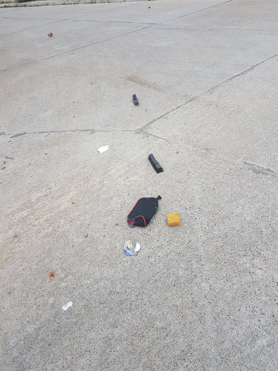 CE2VMF's tweet photo. #VillaAlemana ocurre cada vez que pasa el camión recolector. Desconozco la normativa, pero esto ya es normal. https://t.co/RtiaQeHyCC
