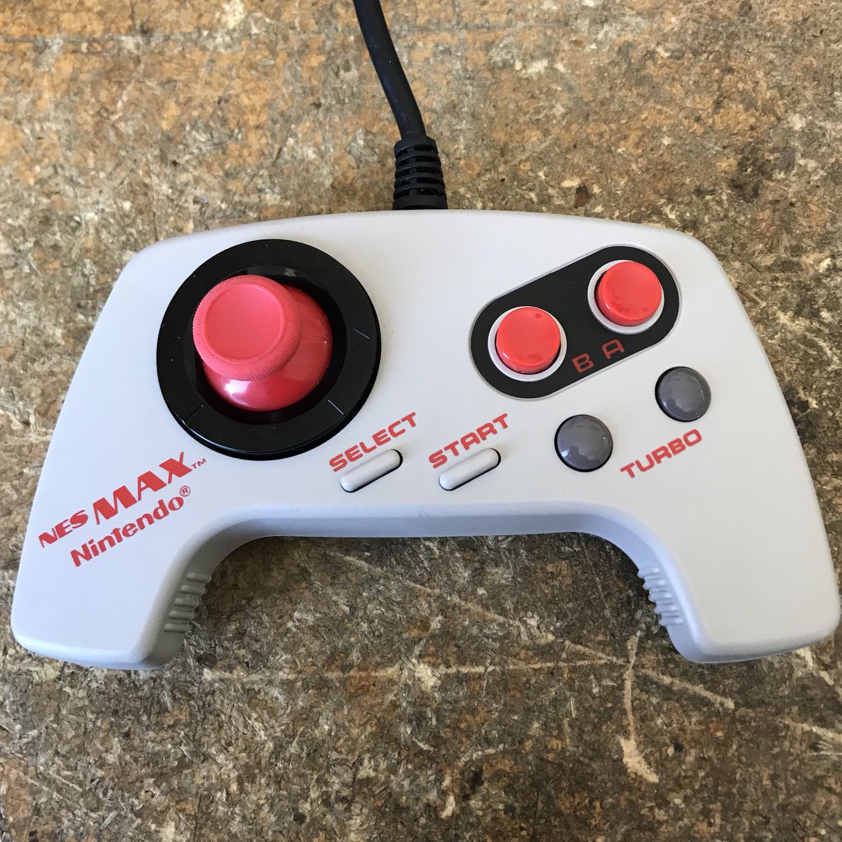 OutdateRef's tweet photo. Finally got around to #modding my #nesmax #controller by installing a thumb stick and removing that crappy thumb slider.  I also replaced the membrane and gave the controller a good ultrasonic cleaning. This might become my new favorite #new controller. https://t.co/J8YFo69N4h