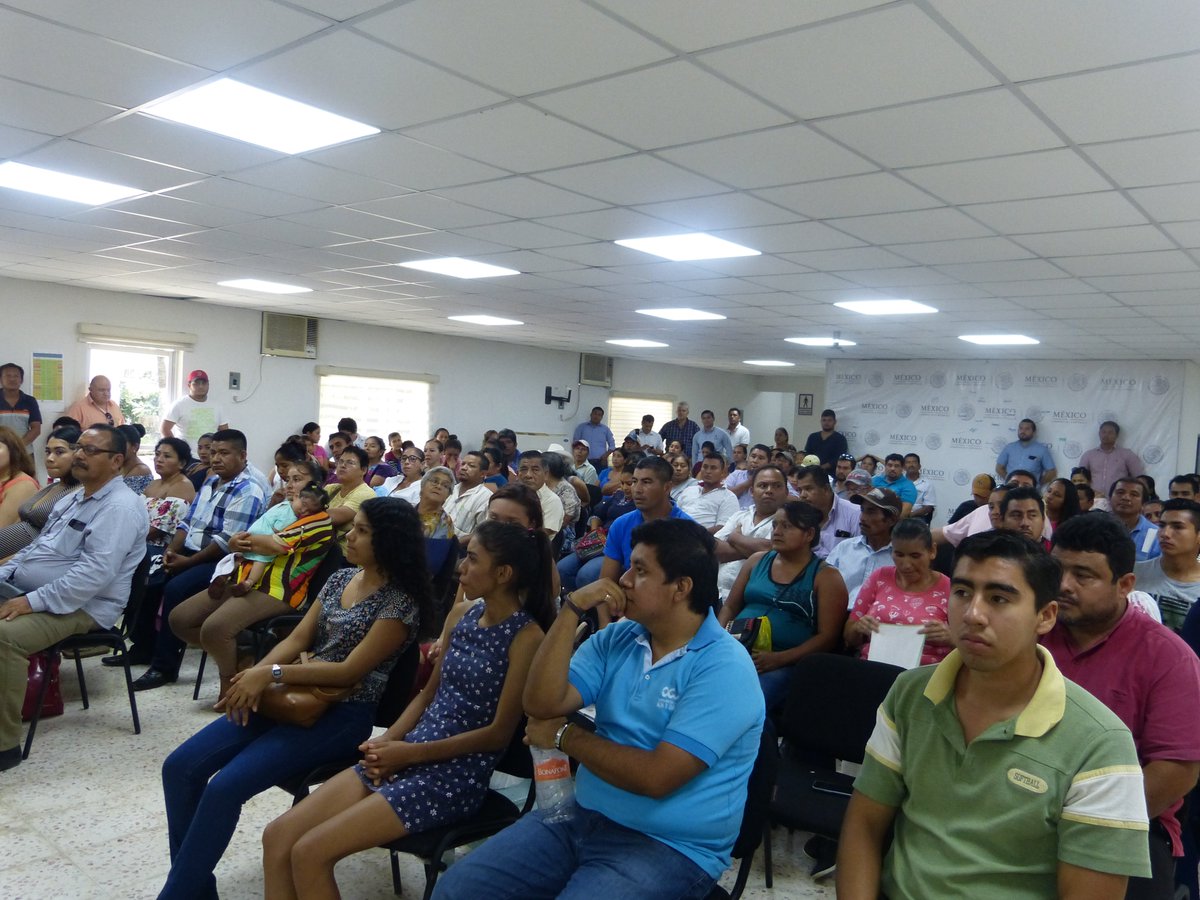 SAGARPA_Tabasco's tweet photo. A implementar debidamente los recursos y ser ejemplo en sus comunidades, llamó @panchoherrera1 , delegado de la @saga los beneficiarios que habitan en núcleos agrarios de la entidad , al encabezar la entrega de apoyos #Fappa . https://t.co/tf9WOTUJCc