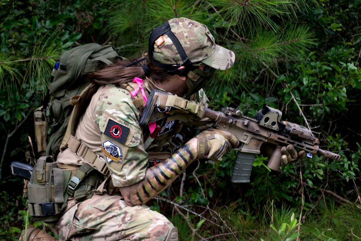TheManedOper8tr's tweet photo. A couple of pics of me from this past weekend with my @GGArmament CM16 Raider 2.0. Local field game, celebrating Leviathan Tactical's 3 yr anniversary!

#airsoft #milsim #tactical https://t.co/ScBu8lMM8y