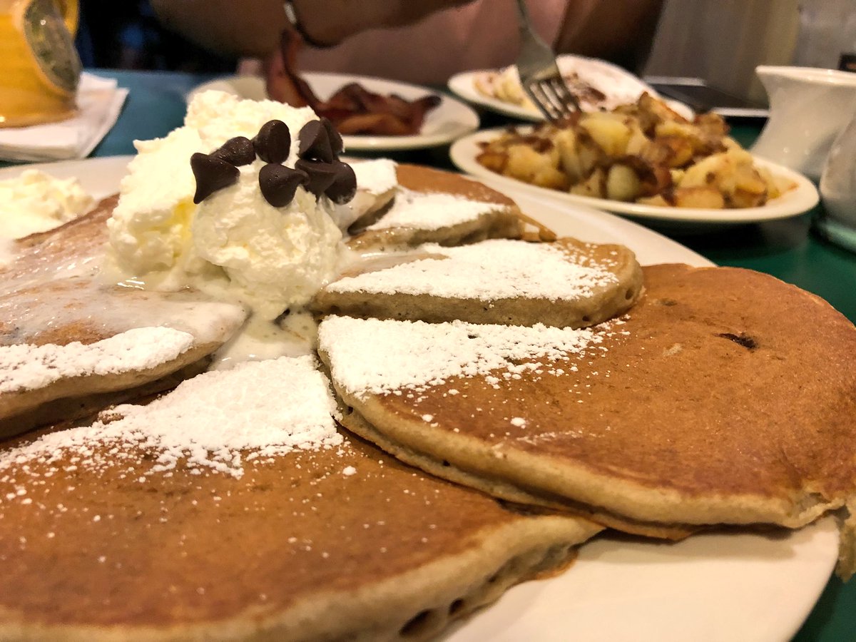 theredplate_'s tweet photo. The Original Pancake House
Is there ever a bad day for pancakes? 
Chocolate Chip &amp; Banana Nut pancakes
@thepancakehouse 
#RedPlateGotYall https://t.co/fYcMoPZXWr
